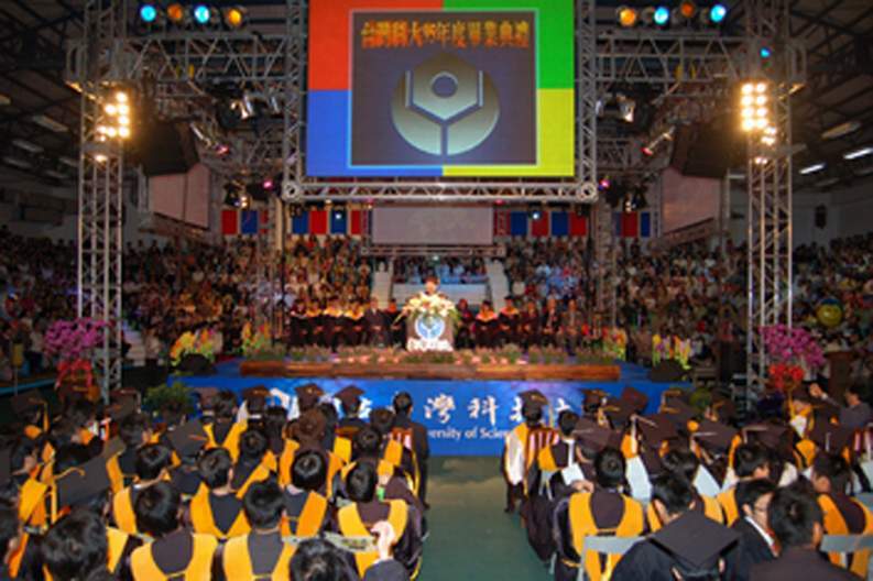 2006年畢業典禮 .jpg (另開新視窗)