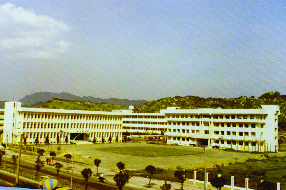 最早期的校園全景 .jpg (另開新視窗)